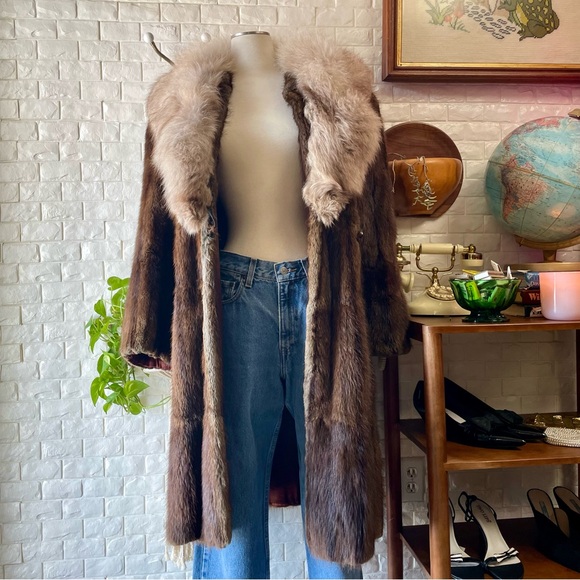 Vintage 1950s Old Hollywood Glamor Big Collar Fox + Fur Coat - Picture 6 of 17